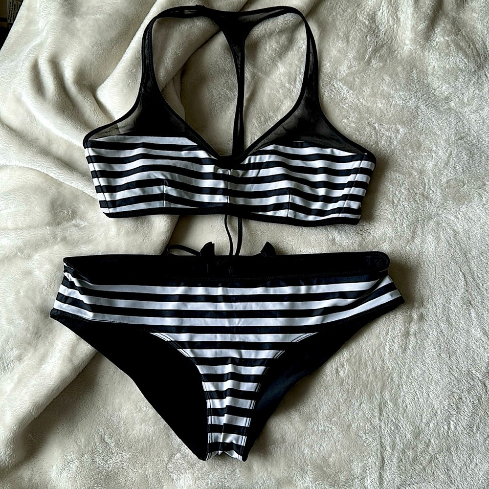 Lululemon Salty Swim hipster reversible bikini size Medium